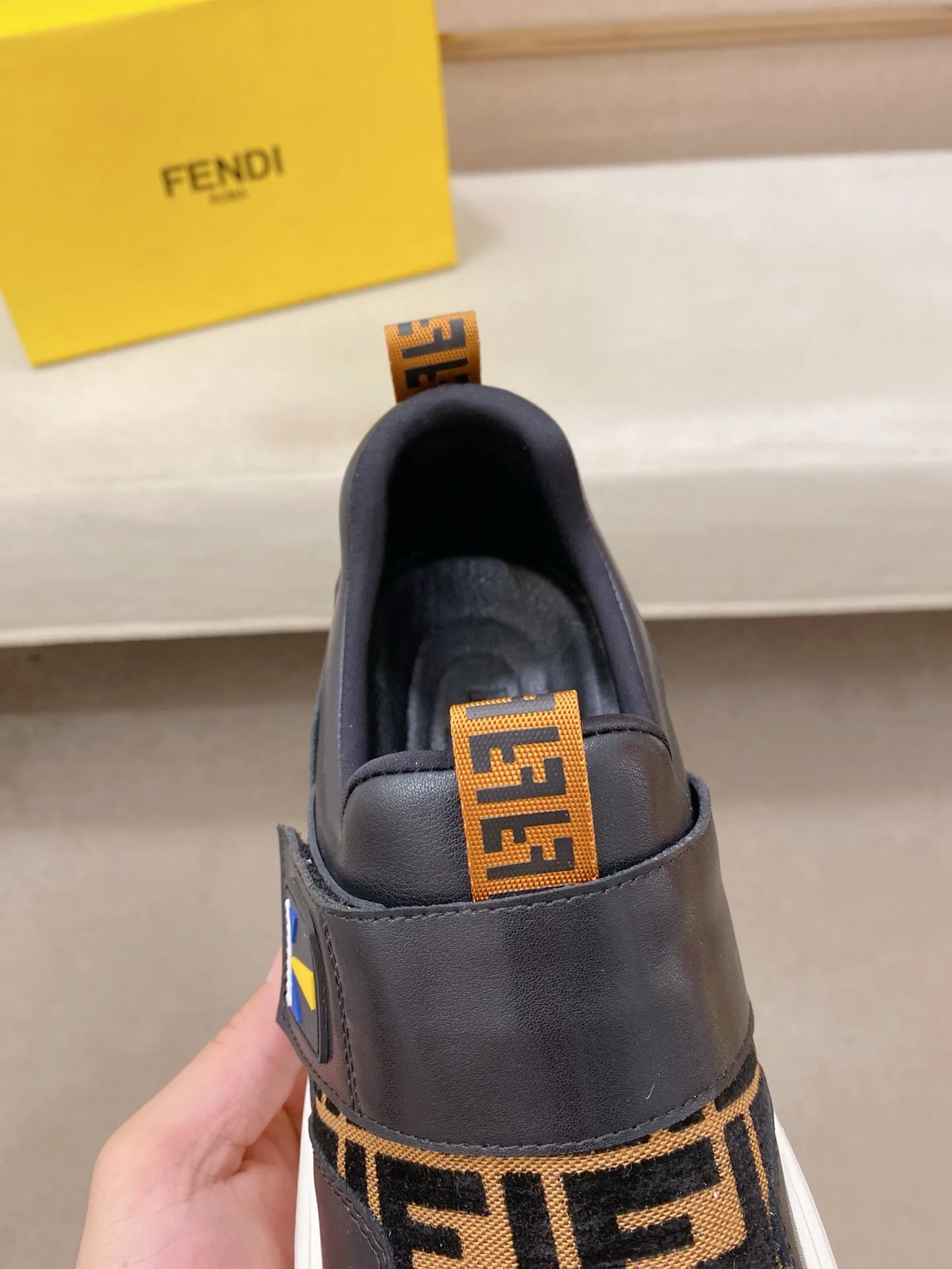 Men's shoes 💰 400💰 (fendi) New style 👊🏻 upper 🇮🇹 imported cowhide fabric 🇩🇪 lining imported sheepskin lining. The original outsole is molded to highlight the identity of every man, and the upper foot is elegant and stable🚶🏻🚶🏻The high-end custom counters reproduce the original version📯No matter the wind or rain, the shoe last remains unchanged and can withstand the verification of time🔍️,🔵 Size: 38-44